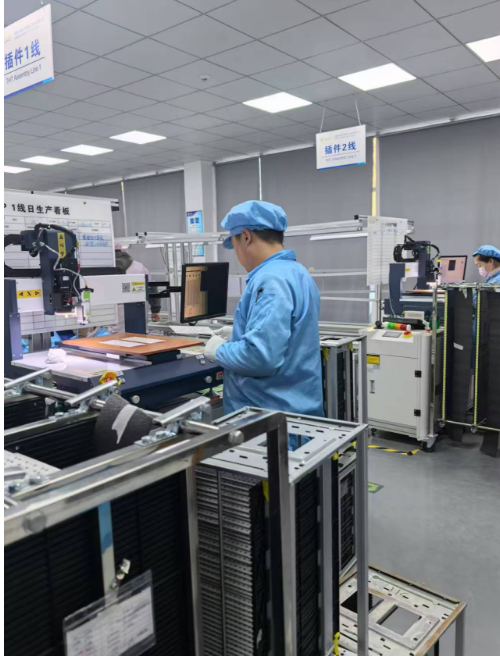 1765269284910378.png 锡膏视觉点胶机现场1.png